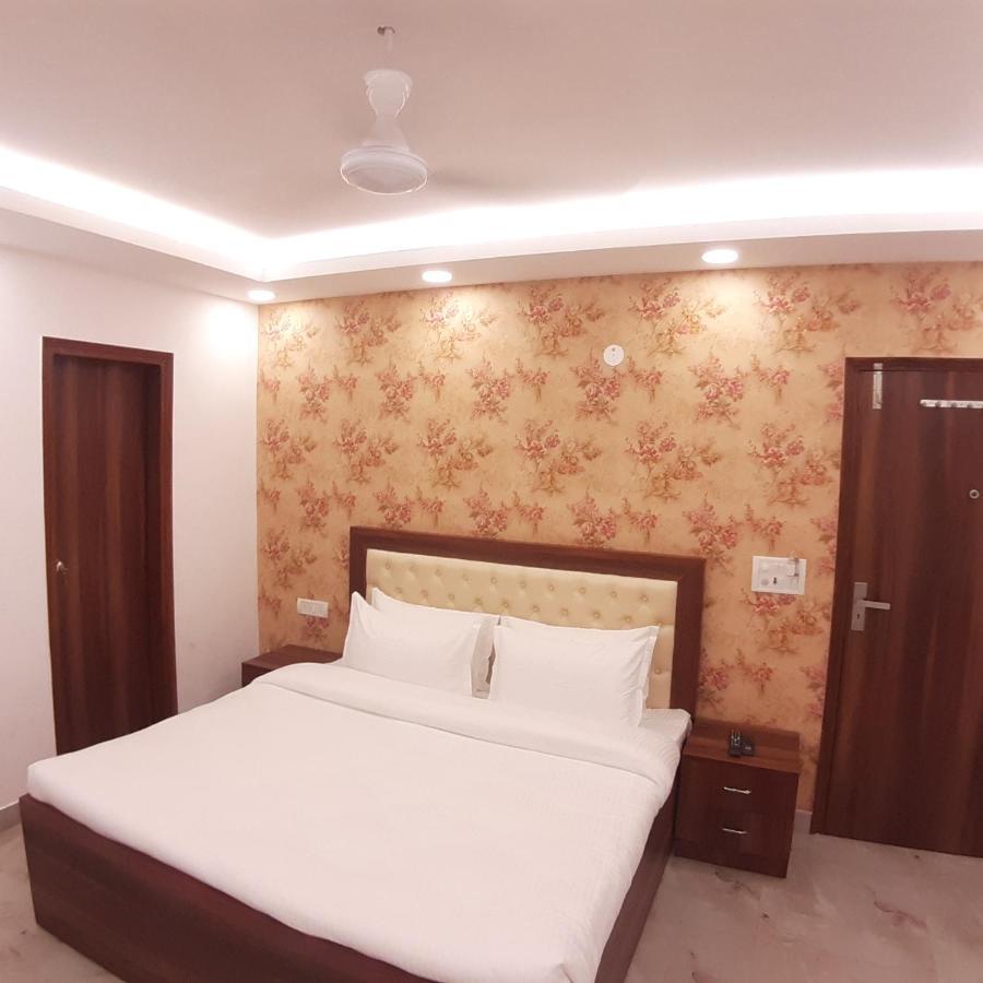 Triom Hotel Delhi  Dış mekan fotoğraf
