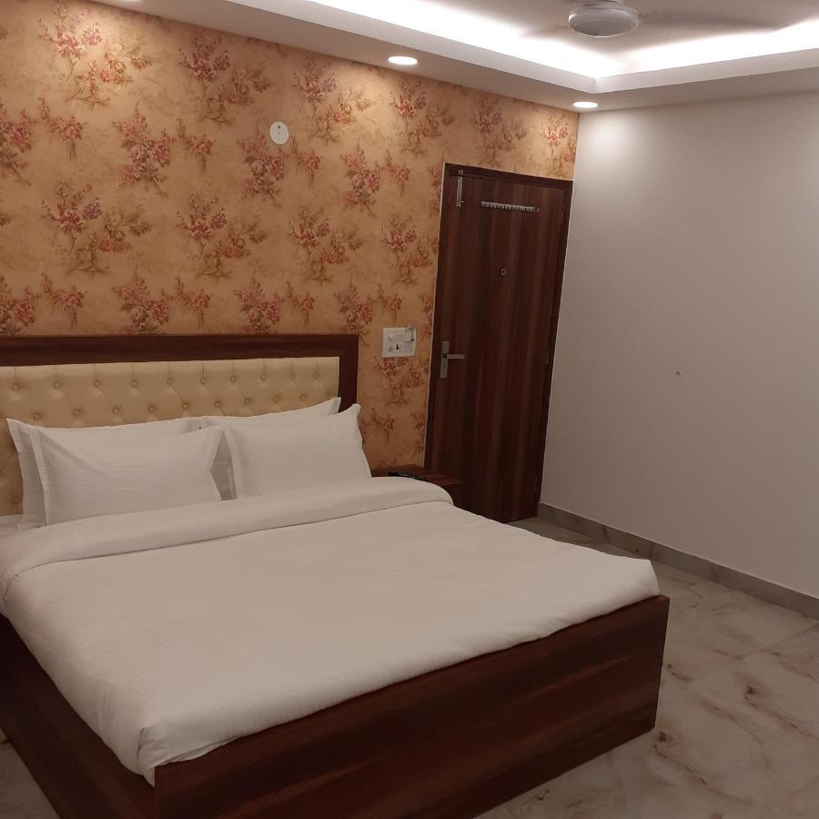 Triom Hotel Delhi  Dış mekan fotoğraf